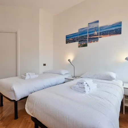 Guesthost - Vanchiglietta Colourful Apartman