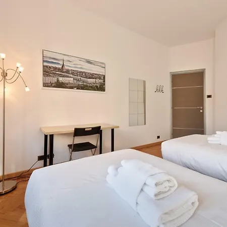 Vanchiglietta Colourful Apartment *