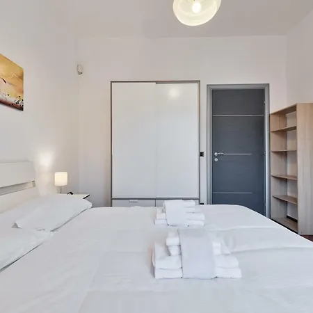 Apartment Vanchiglietta Colourful