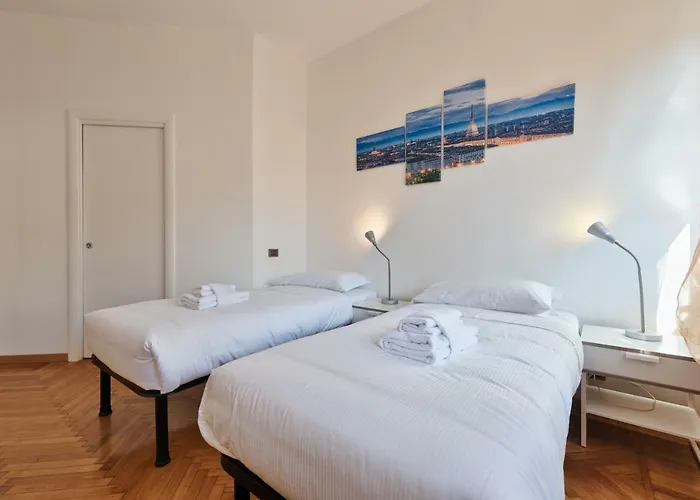 Guesthost - Vanchiglietta Colourful Appartement