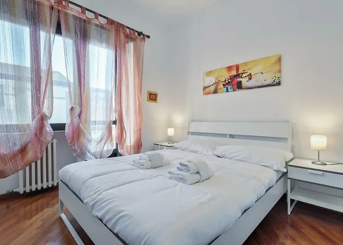 Guesthost - Vanchiglietta Colourful Appartement *